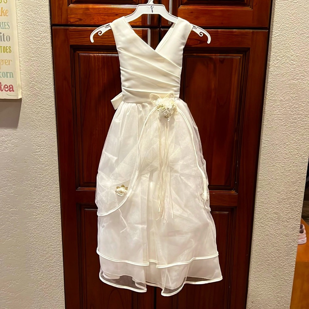 Girls SZ 8 Gown - White